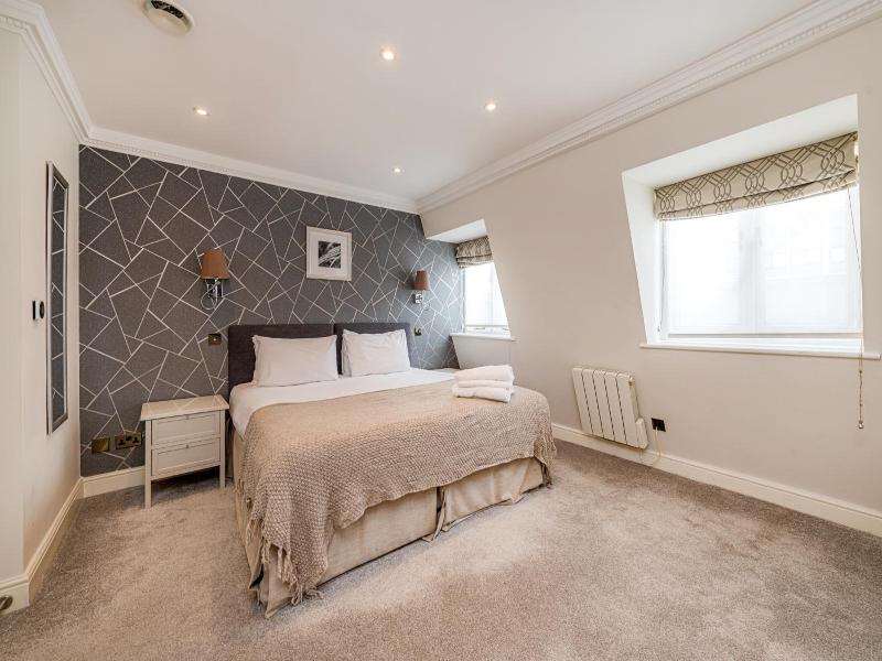 Queensgate Court Apartments image