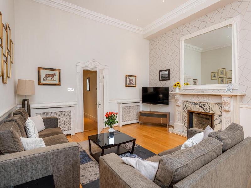 Queensgate Court Apartments image