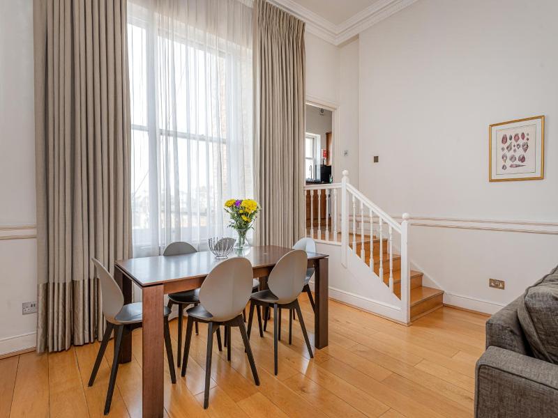 Queensgate Court Apartments image