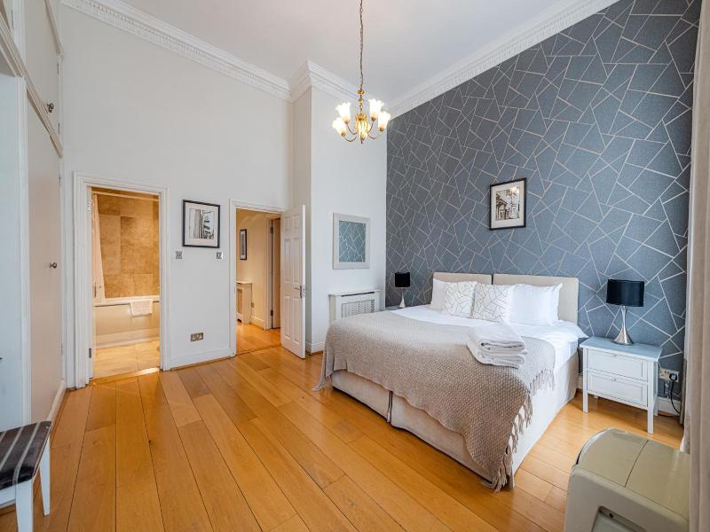 Queensgate Court Apartments image