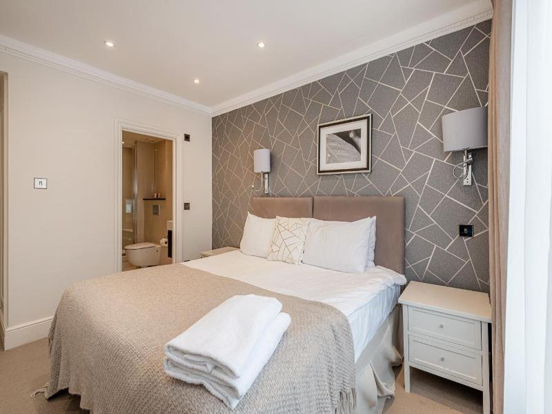 Queensgate Court Apartments image