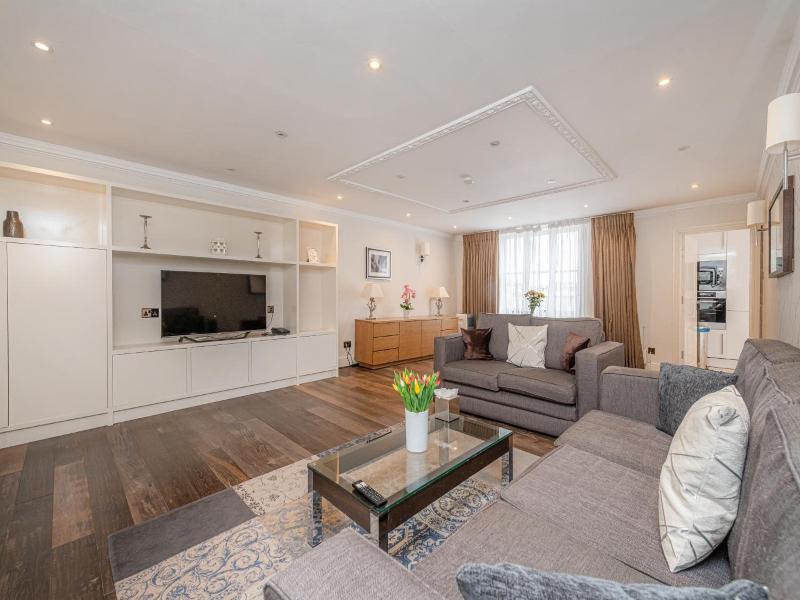 Queensgate Court Apartments image