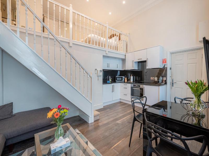 Queensgate Court Apartments image
