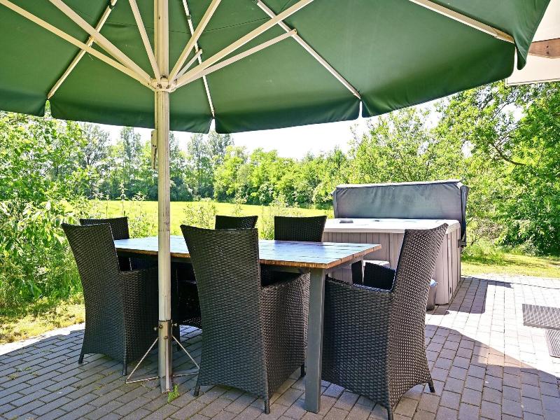 Chalet In Reutum With Sauna And Nature image