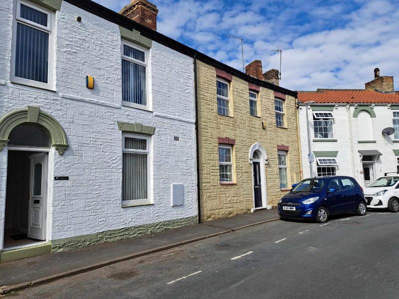 Cosy 2-bed Cottage - Free Wifi image