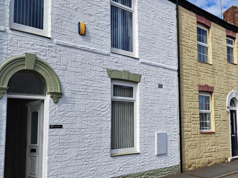 Cosy 2-bed Cottage - Free Wifi image