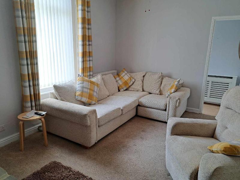 Cosy 2-bed Cottage - Free Wifi image