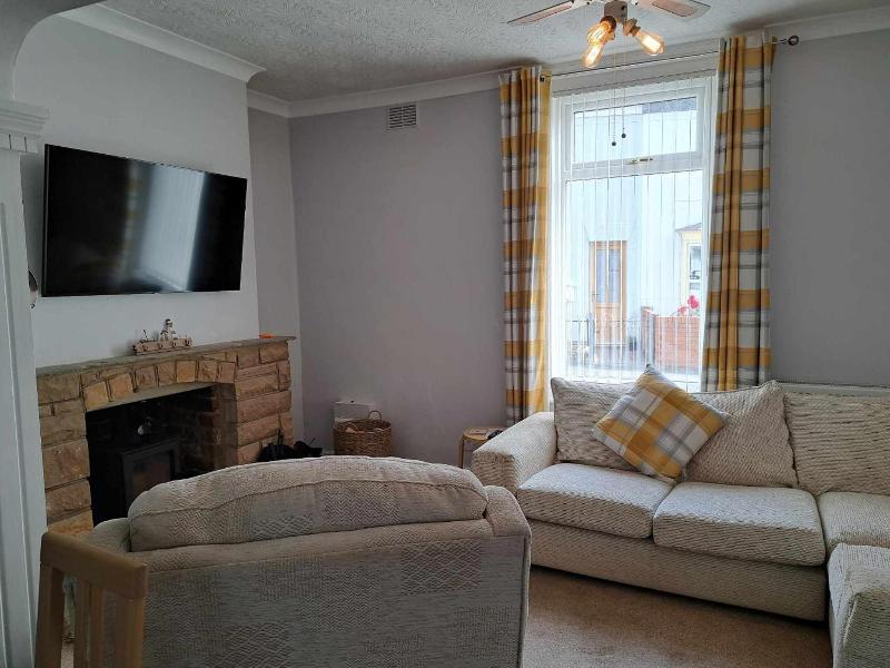 Cosy 2-bed Cottage - Free Wifi image