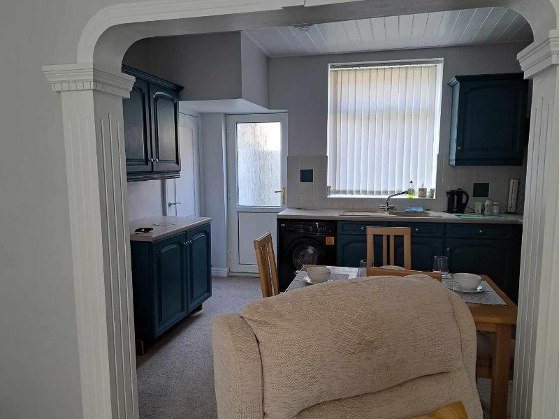 Cosy 2-bed Cottage - Free Wifi image