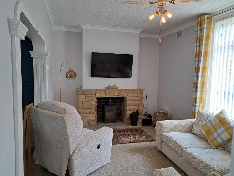 Cosy 2-bed Cottage - Free Wifi image