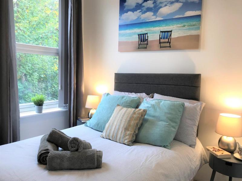 Central Wigan Welcoming Townhouse Sleeps Up To 6 image