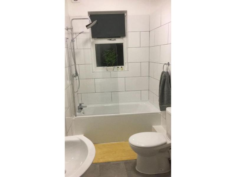 Central Wigan Welcoming Townhouse Sleeps Up To 6 image