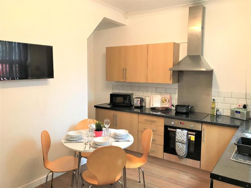 Central Wigan Welcoming Townhouse Sleeps Up To 6 image