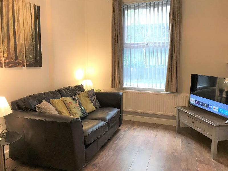 Central Wigan Welcoming Townhouse Sleeps Up To 6 image