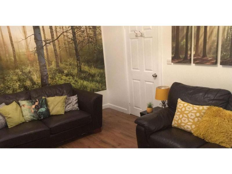 Central Wigan Welcoming Townhouse Sleeps Up To 6 image