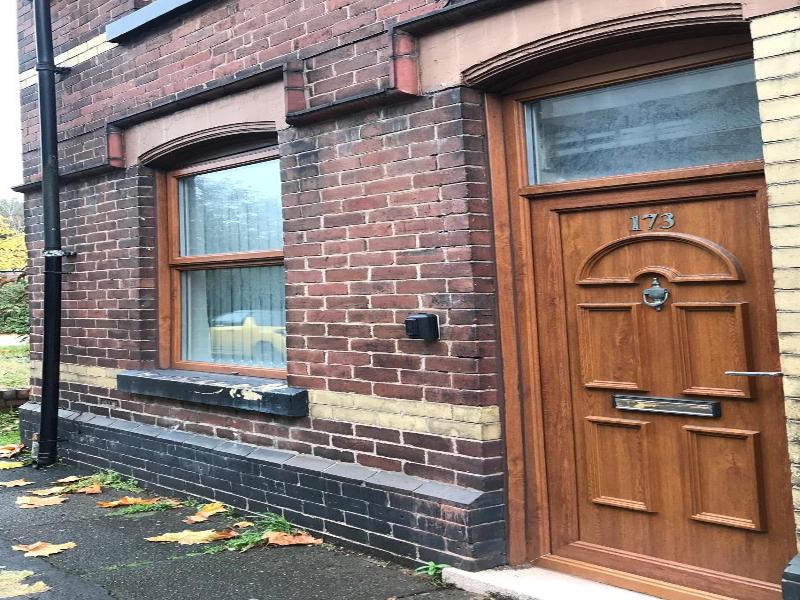 Central Wigan Welcoming Townhouse Sleeps Up To 6 image