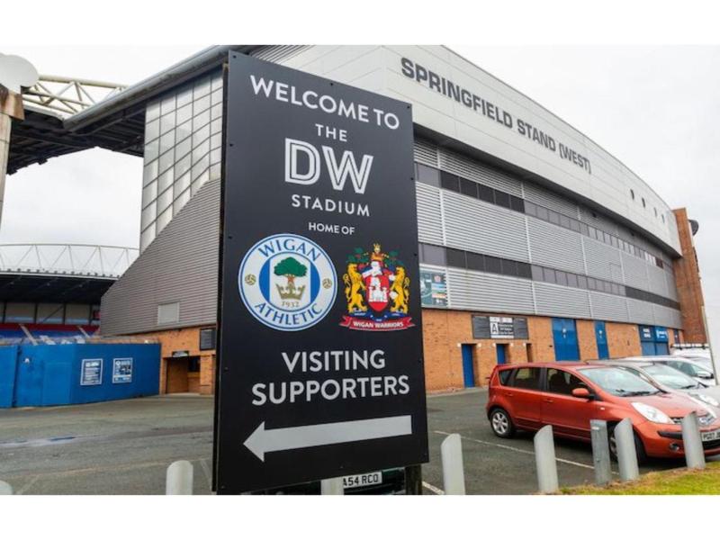 Central Wigan Welcoming Townhouse Sleeps Up To 6 image