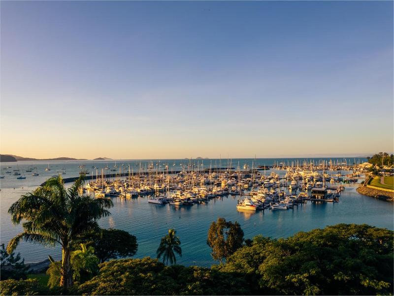 Shingley Beach Resort - Whitsundays image
