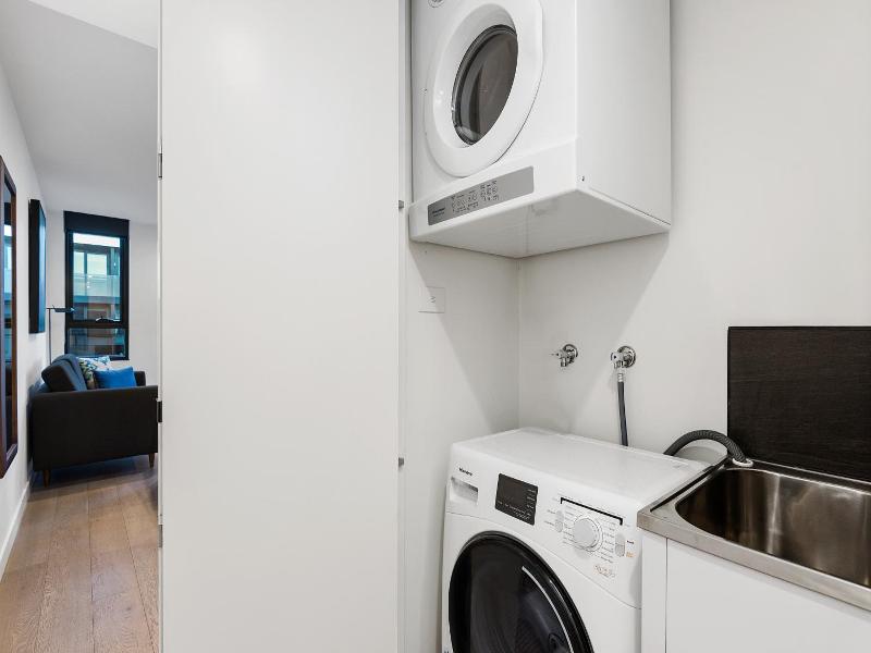 District South Yarra image