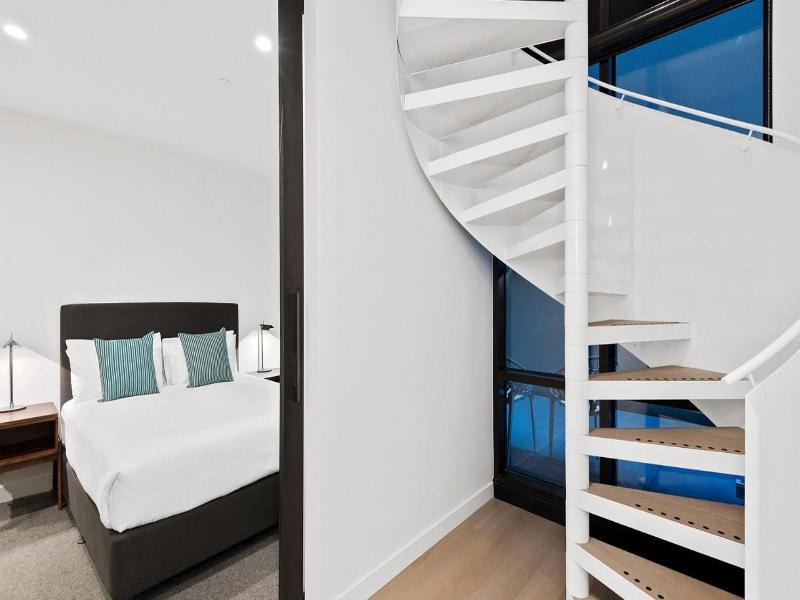 District South Yarra image