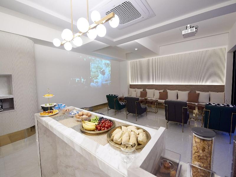 Den Basta Signature Hotel image