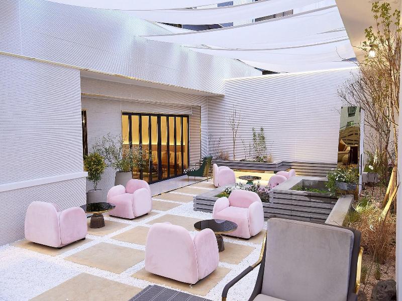 Den Basta Signature Hotel image