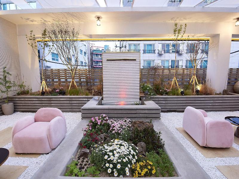 Den Basta Signature Hotel image