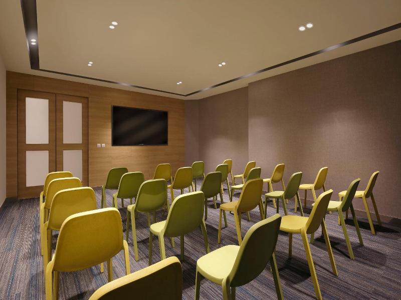 Holiday Inn Express Pune Pimpri By Ihg image