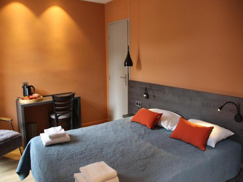 Hotel Le Pont Neuf image