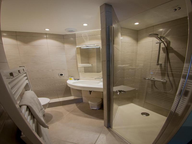 Hotel Le Pont Neuf image