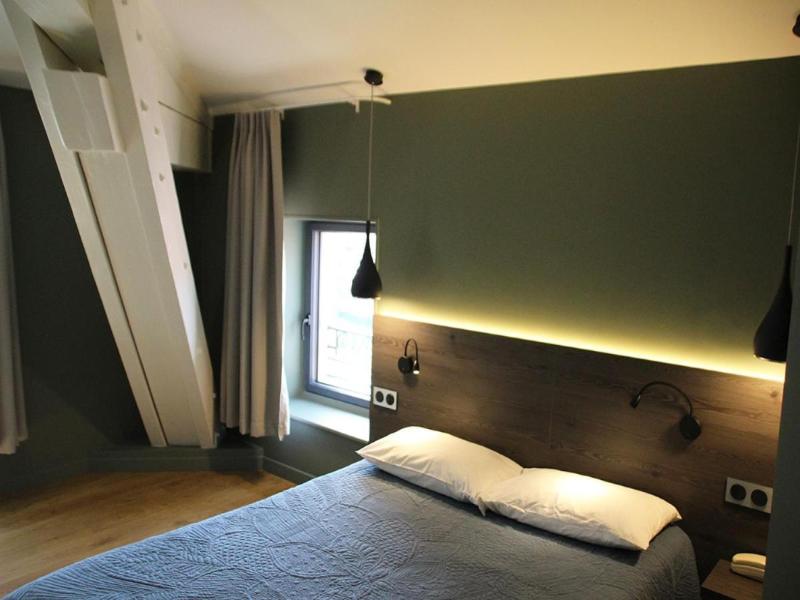 Hotel Le Pont Neuf image