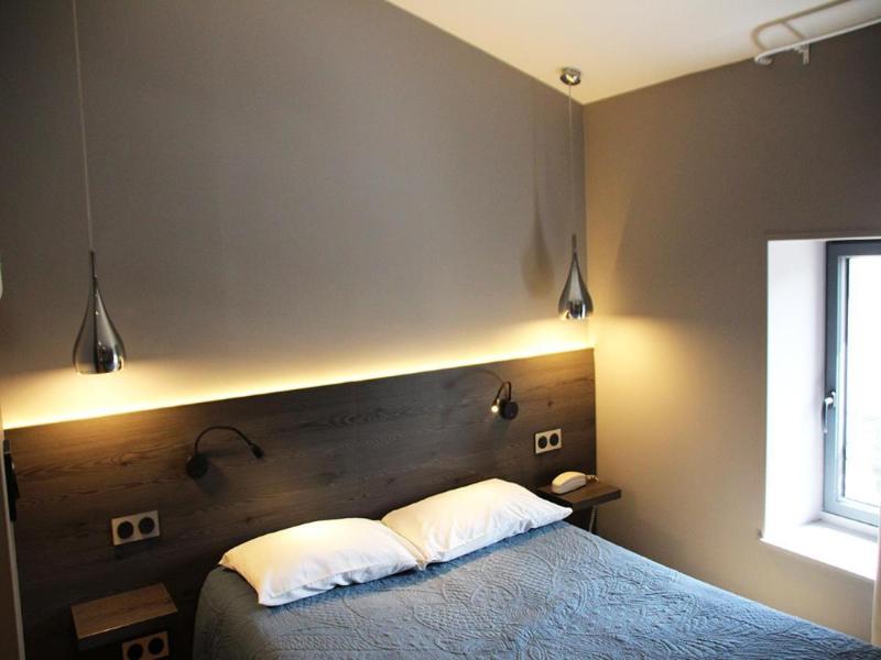 Hotel Le Pont Neuf image
