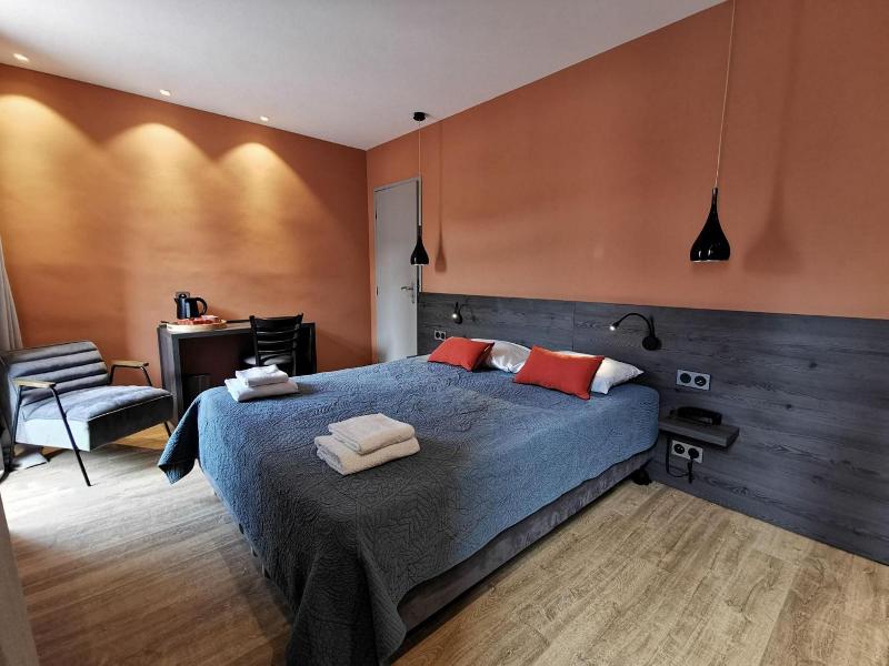 Hotel Le Pont Neuf image