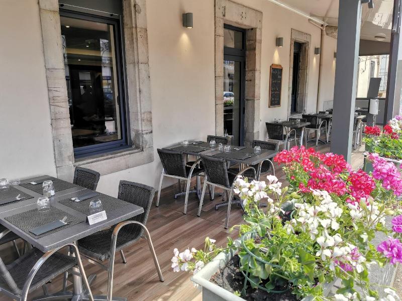 Hotel Le Pont Neuf image