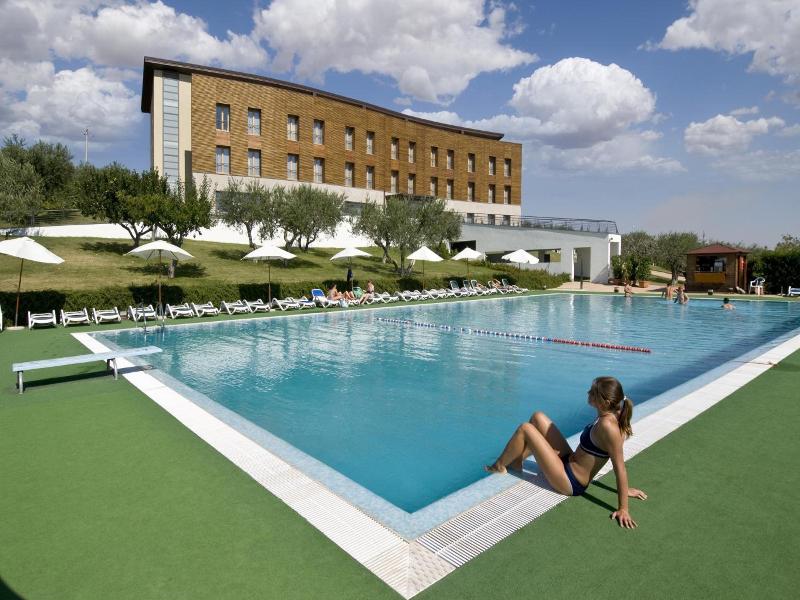 Grand Hotel Garden image