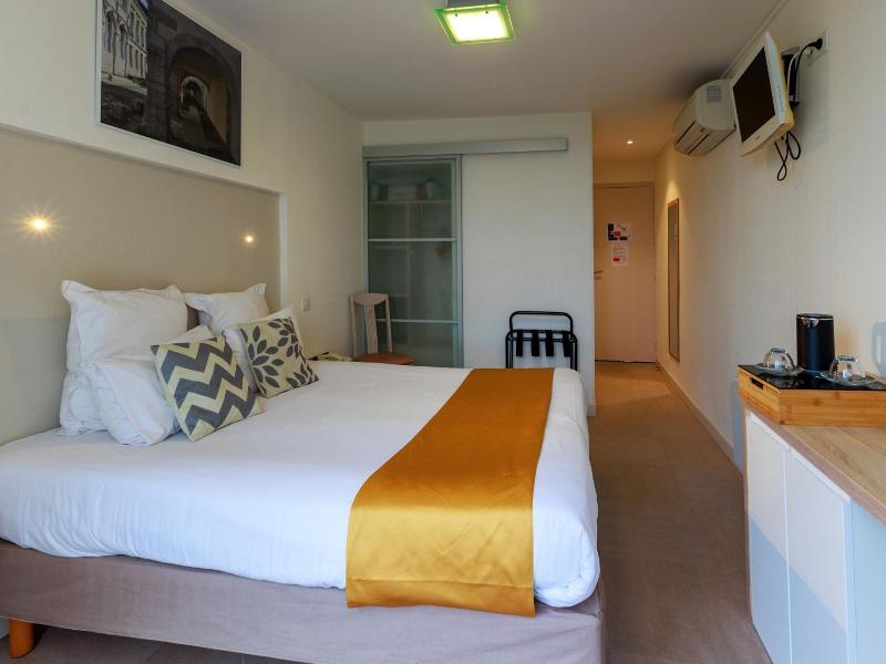 Logis Hôtel Le Rochelois image
