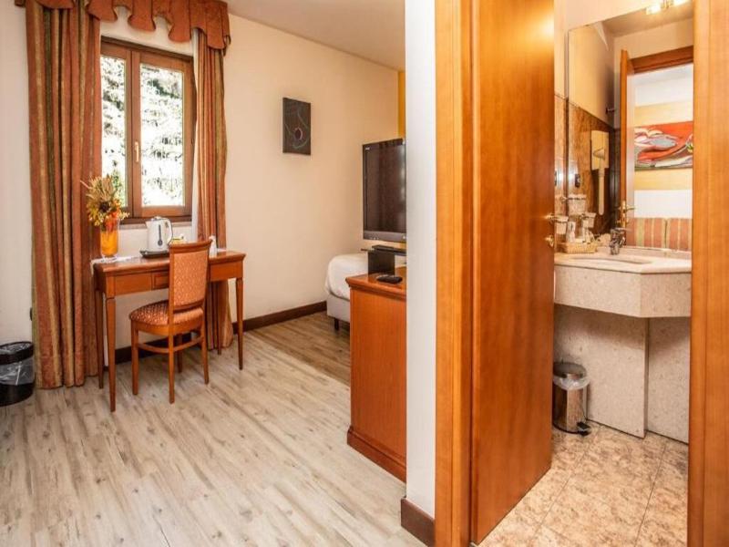 Crabun Hotel image