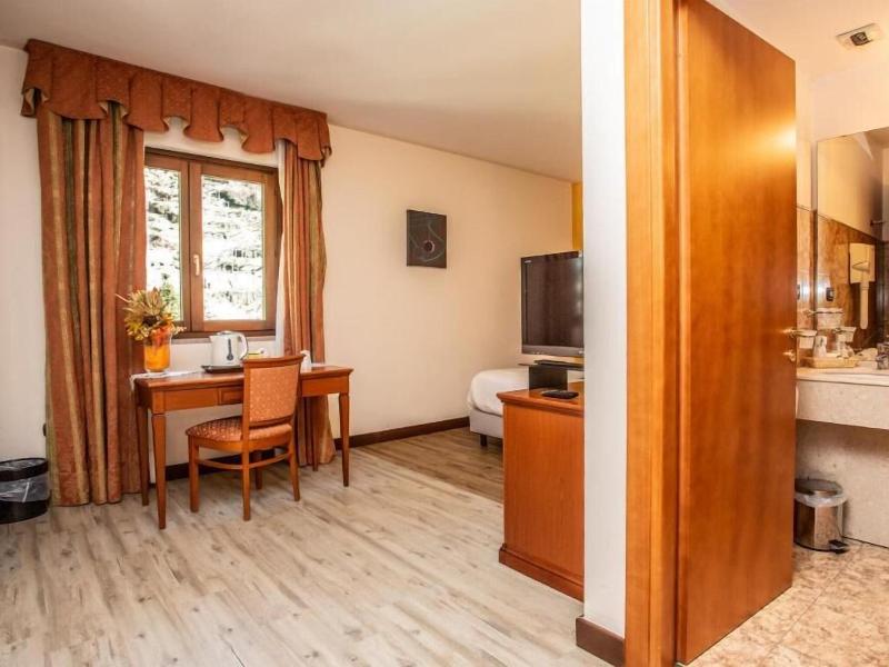 Crabun Hotel image