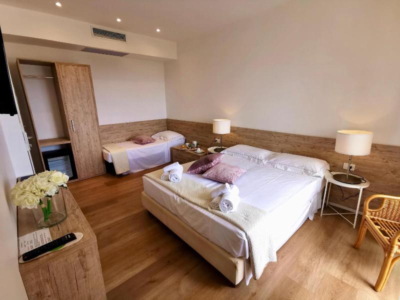 Hotel Onda Marina image