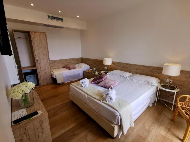 Hotel Onda Marina image