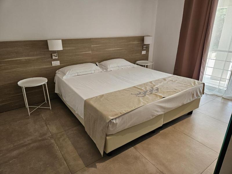 Hotel Onda Marina image