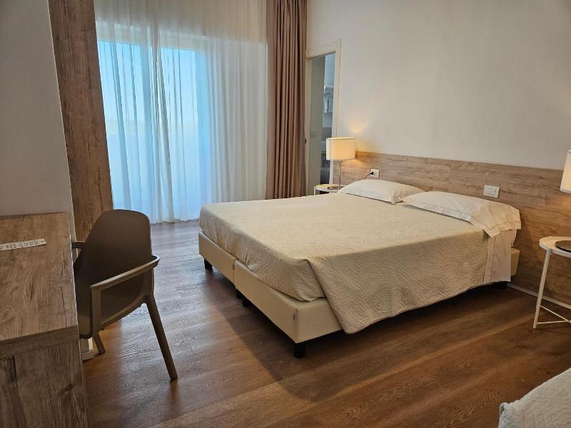 Hotel Onda Marina image