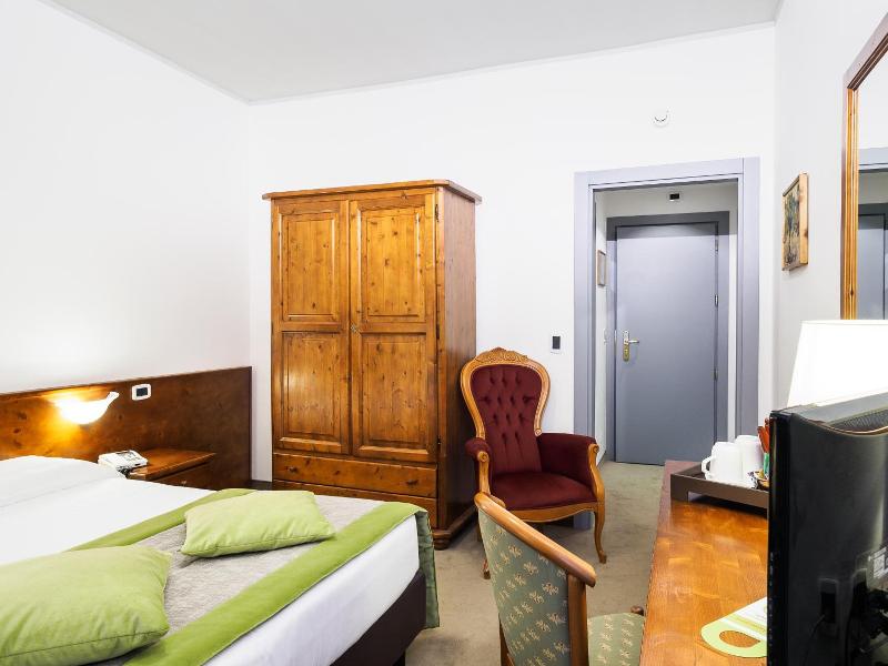 Cristallo Club image