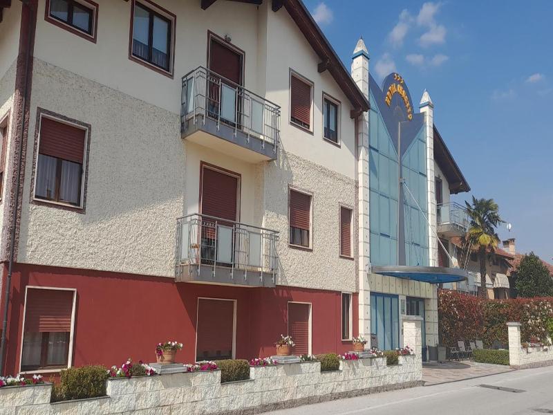 Hotel Ceretto image