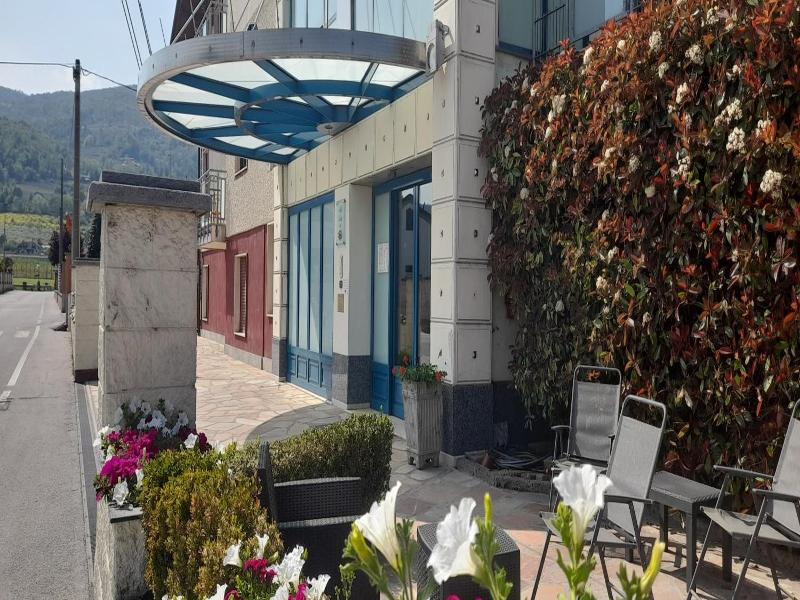 Hotel Ceretto image