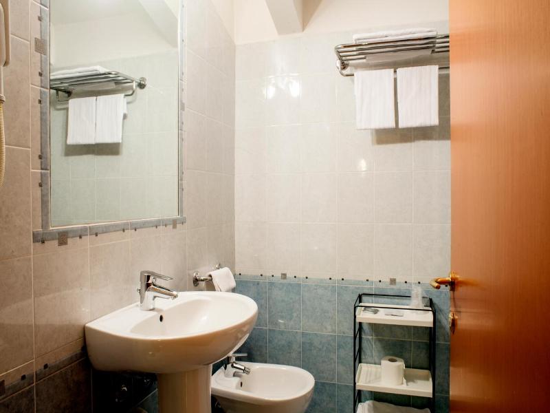 Hotel Ceretto image