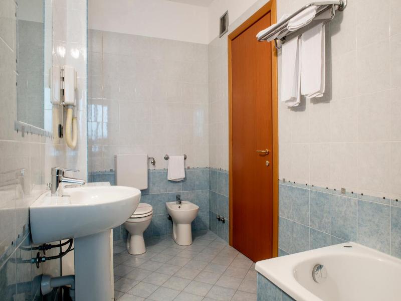 Hotel Ceretto image