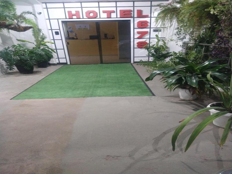 Hotel 678