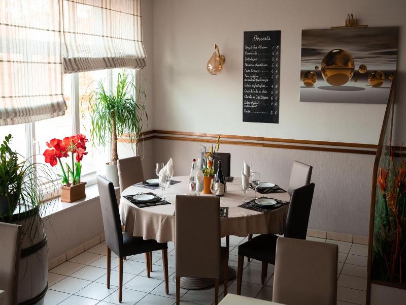 Logis Hôtel Restaurant La Vraine image
