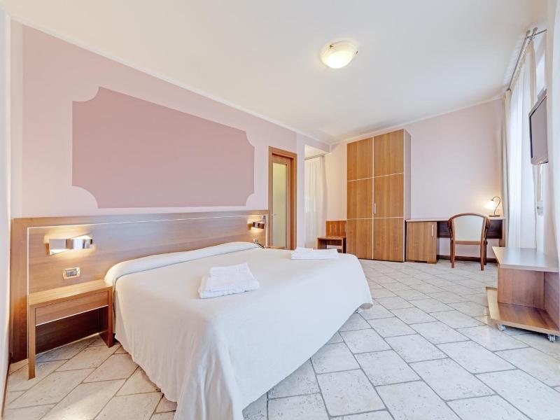 Hotel Grotto Bagat image